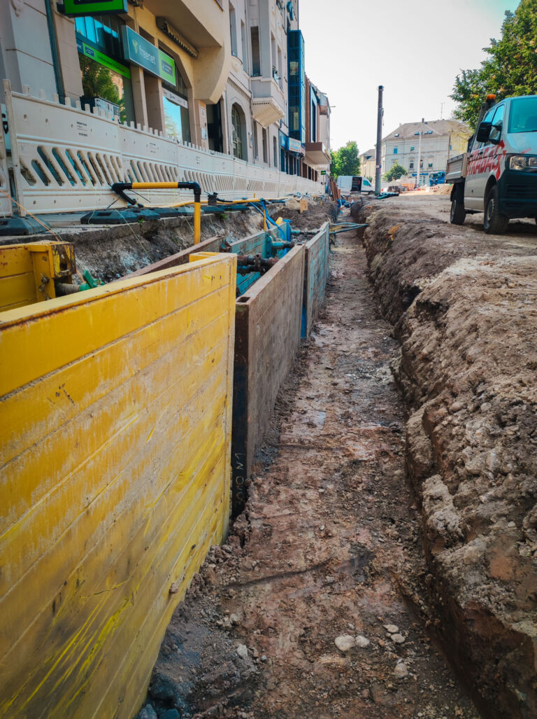 Bauüberwachung ausgehobene Straße